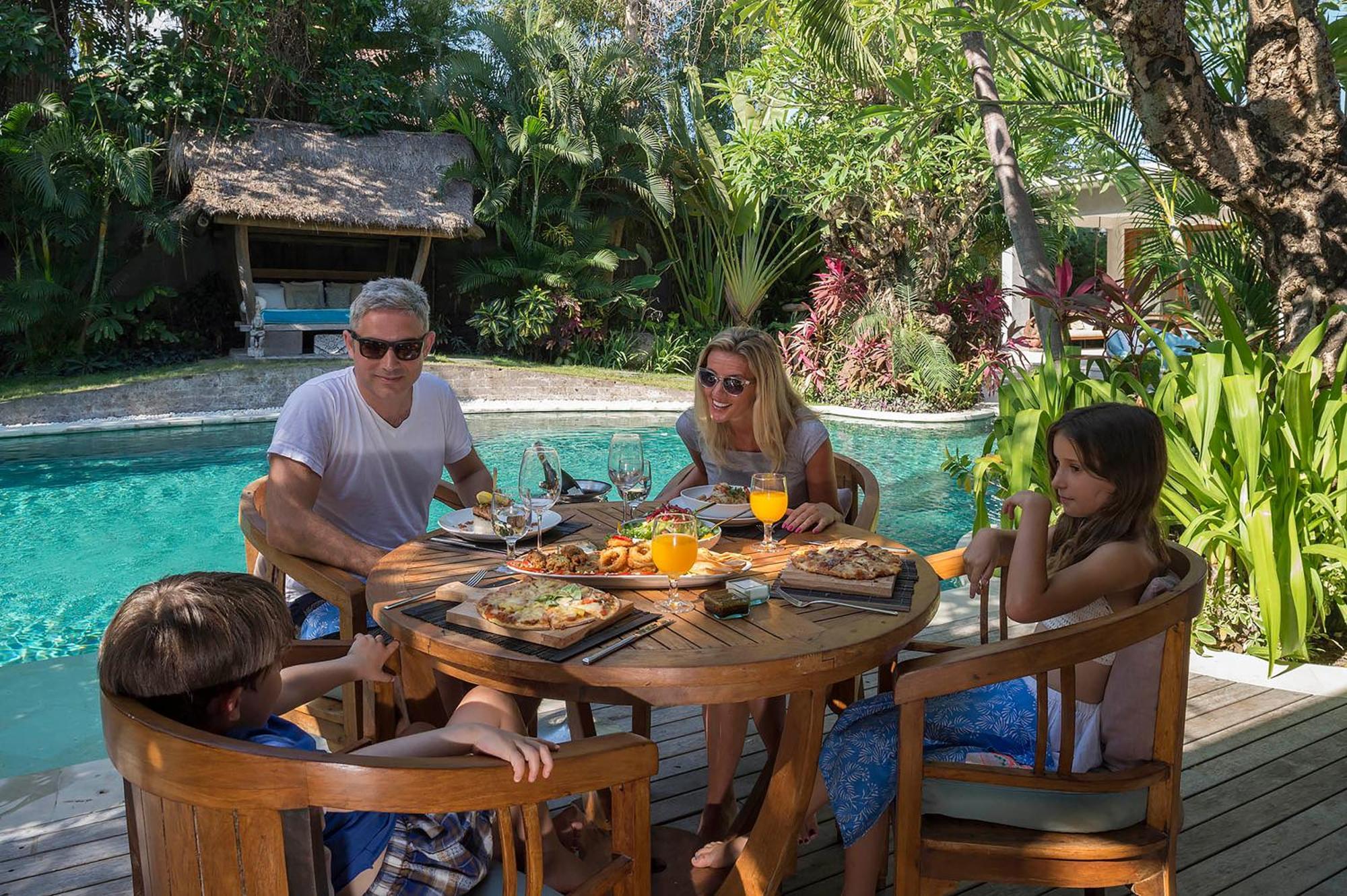 Lataliana Seminyak Villa Buitenkant foto