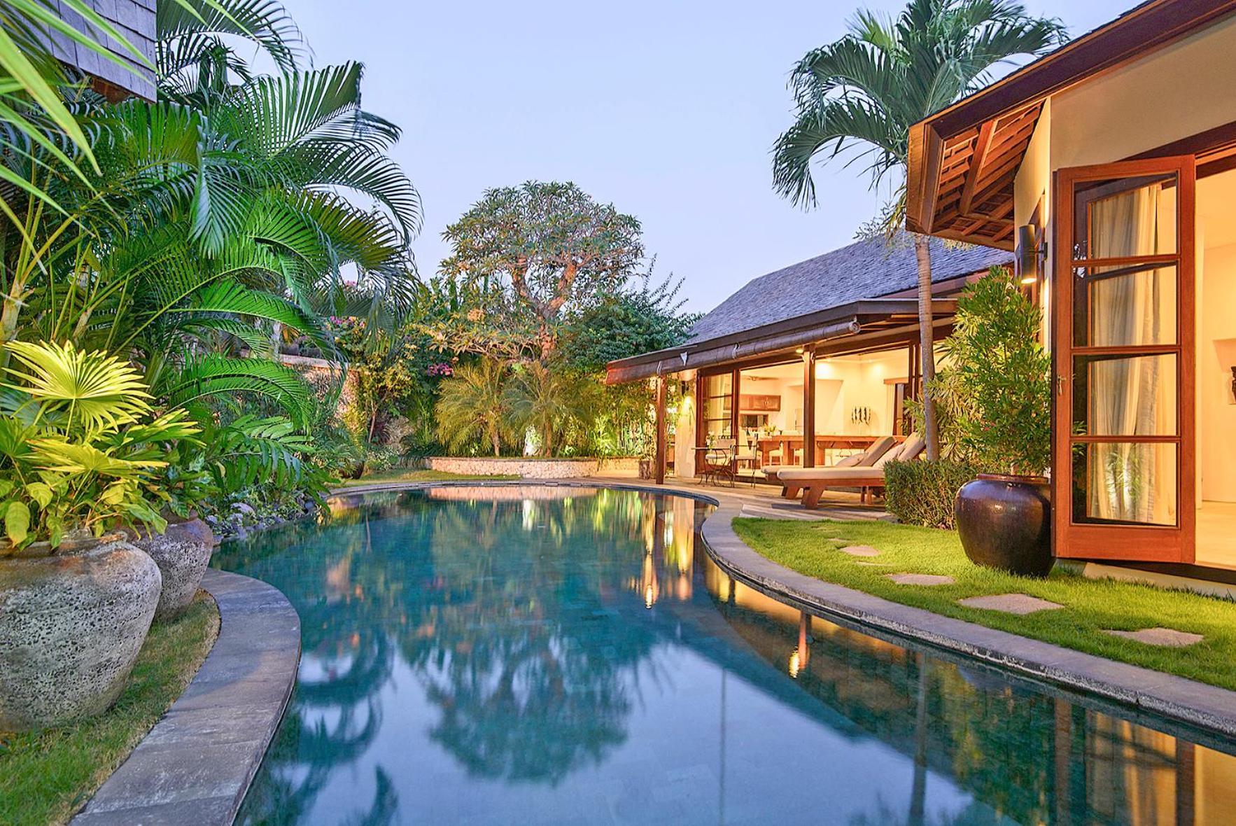 Lataliana Seminyak Villa Buitenkant foto